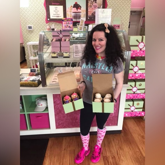 Meet your Posher, Andrea - Picture 2 of 15